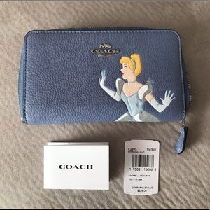 NWT DISNEY X COACH CINDERELLA ZIP WALLET